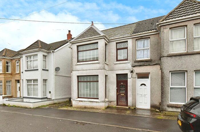 3 Bedroom Semi-Detached House For Sale In Walter Road, Ammanford, SA18