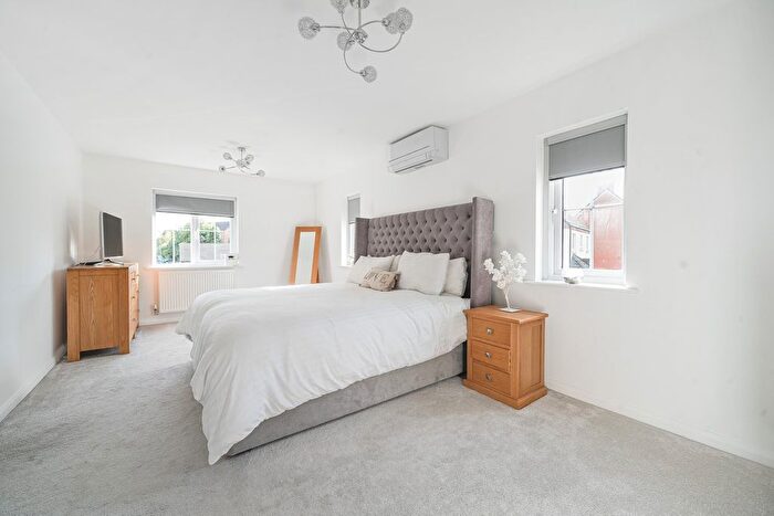 5 Bedroom Detached House For Sale In James Place, Flitwick, MK45
