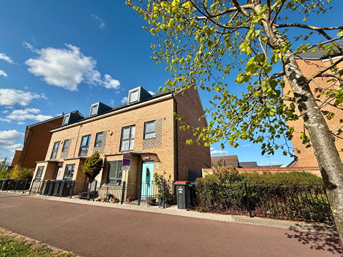 4 Bedroom End Of Terrace House For Sale In Fen Street, Brooklands, Milton Keynes, MK10