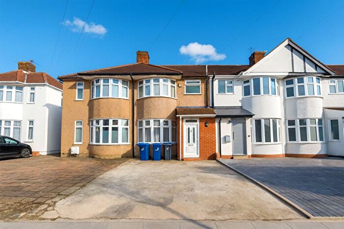 3 Bedroom Terraced House For Sale In Hart Grove, Southall, Greater London, UB1