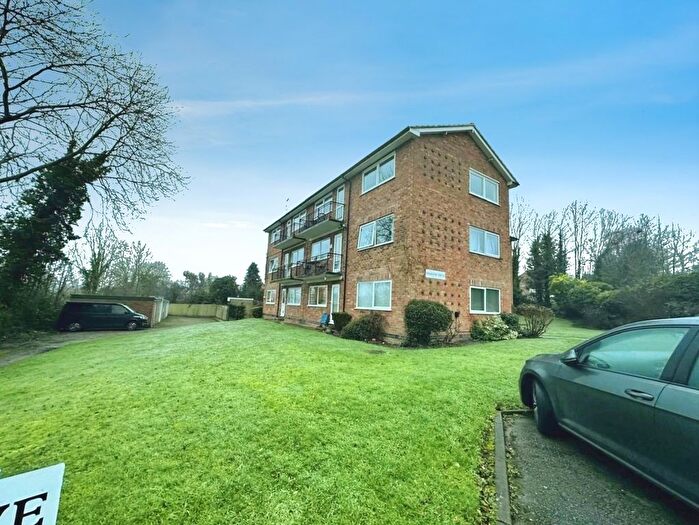 2 Bedroom Flat To Rent In Meadow Drive, Hampton-In-Arden, Solihull, B92