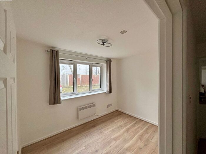 2 Bedroom Flat To Rent In Bath Road, Harmondsworth, West Drayton, UB7