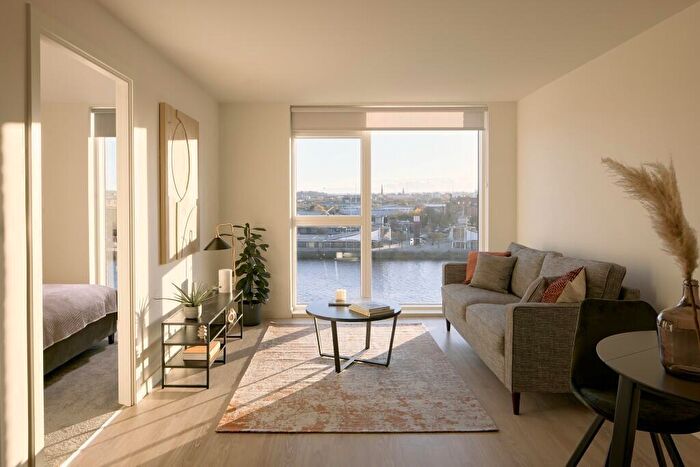 1 Bedroom Flat To Rent In Warroch Place, Glasgow, G3