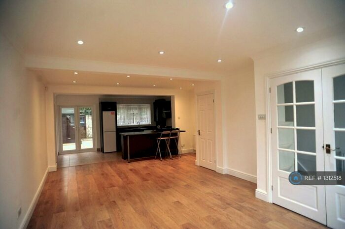 4 Bedroom Semi-Detached House To Rent In Woodlands Road, London, N9