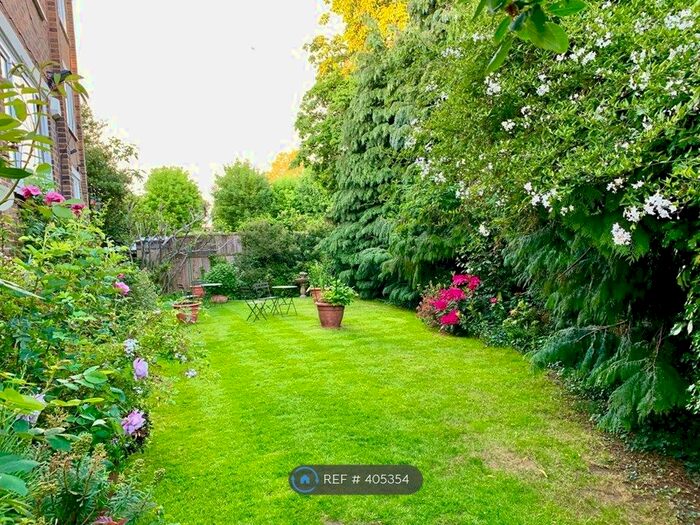 3 Bedroom Flat To Rent In Craigleith, London, SW15