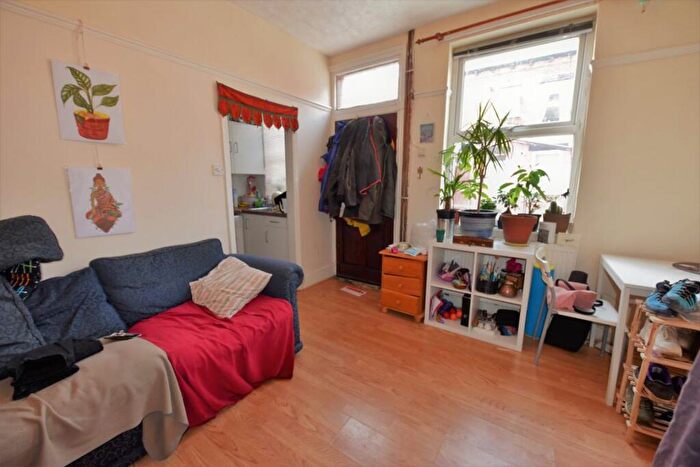 1 Bedroom House To Rent In Autumn Avenue, LS6