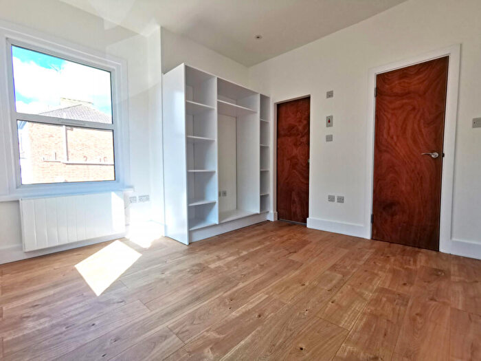 Studio To Rent In Ballards Lane, Finchley Central, N3