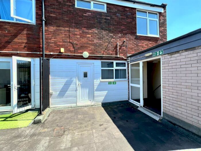 3 Bedroom Apartment To Rent In Flat C / Wilmslow Road, Didsbury, Manchester, M20