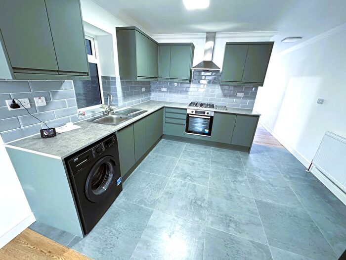 1 Bedroom Flat To Rent In Baron Gardens, Ilford, IG6