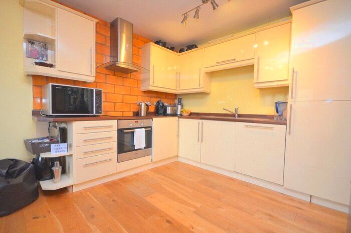 2 Bedroom Flat To Rent In Victorian Court, Mawney Road, Romford, Essex, RM7