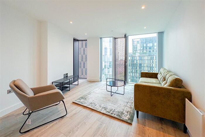 2 Bedroom Apartment To Rent In Thr, M15