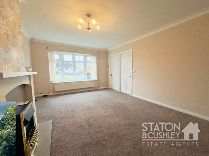 2 Bedroom Semi-Detached Bungalow For Sale In Heathland Close, Mansfield, NG18