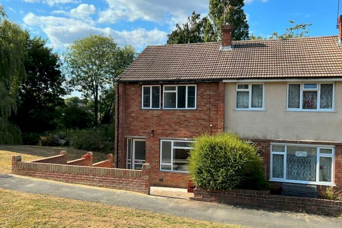 3 Bedroom Terraced House To Rent In Knaphill, Woking, GU21