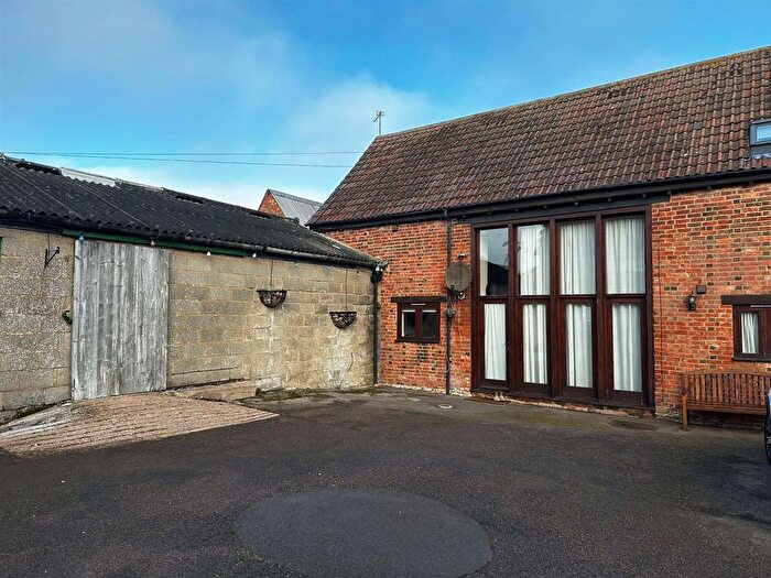 3 Bedroom Barn Conversion To Rent In Leamington Road, Ufton, Leamington Spa, CV33