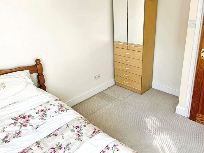 1 Bedroom Semi-Detached House To Rent In Lingfield Avenue, Kingston Upon Thames, KT1