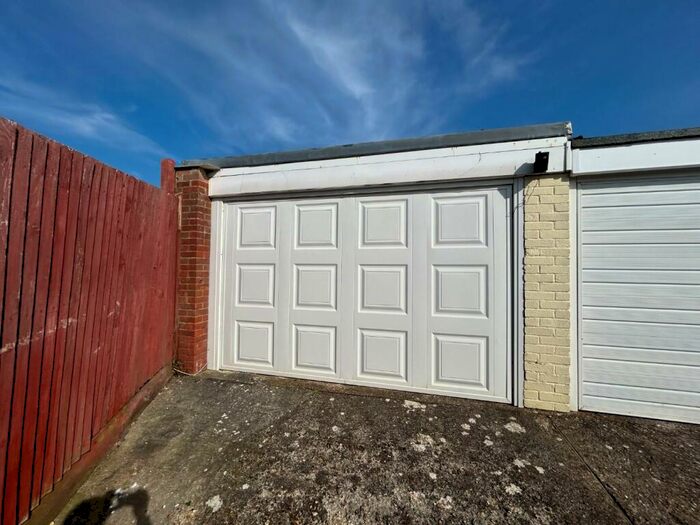 2 Bedroom Detached Bungalow To Rent In Thornhill Rise, Portslade, Brighton, BN41