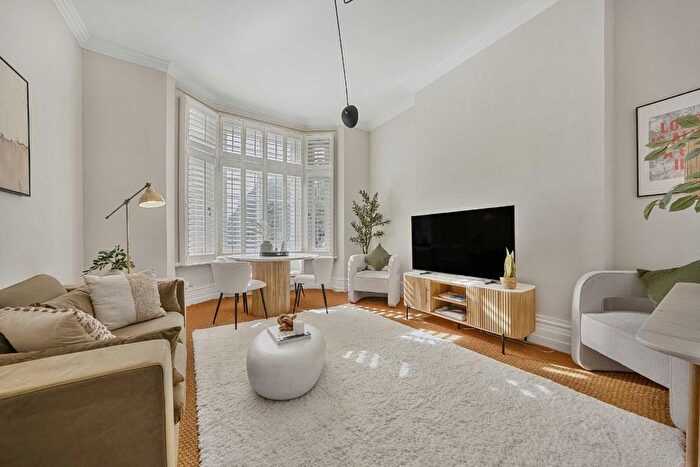 1 Bedroom Flat For Sale In Oakley Street, Chelsea, SW3