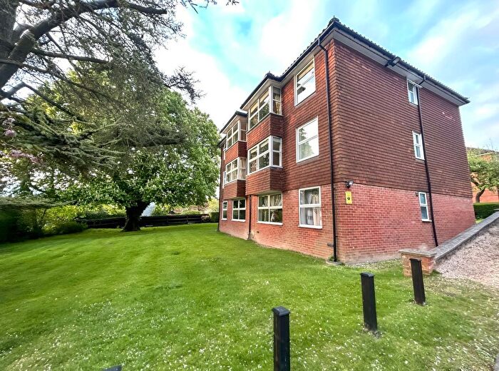 2 Bedroom Flat To Rent In Coningsby Road, High Wycombe, HP13
