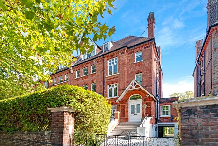 3 Bedroom Apartment For Sale In Fitzjohns Avenue, London, NW3