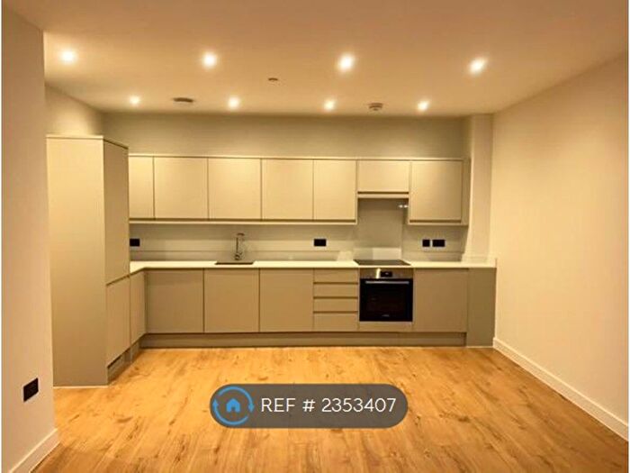 2 Bedroom Flat To Rent In Church Street East, Woking, GU21