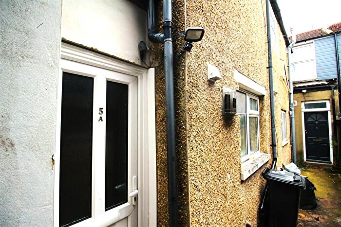 Studio To Rent In Theatre Mews, Napier Road, Southsea, Hants, PO5