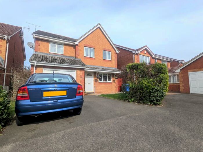 4 Bedroom Detached House To Rent In Prospect Avenue, GU14