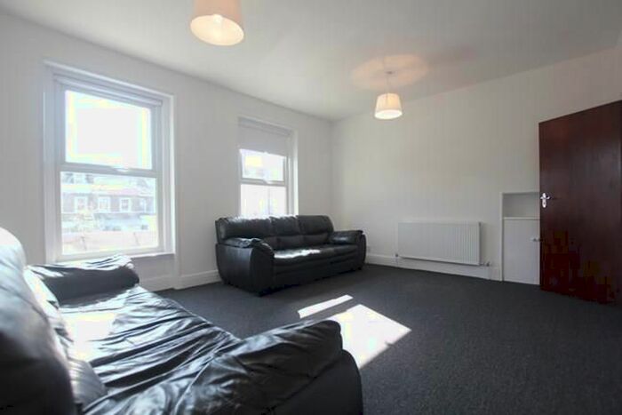 4 Bedroom Flat To Rent In Goldhawk Road, Shepherd's Bush, W12