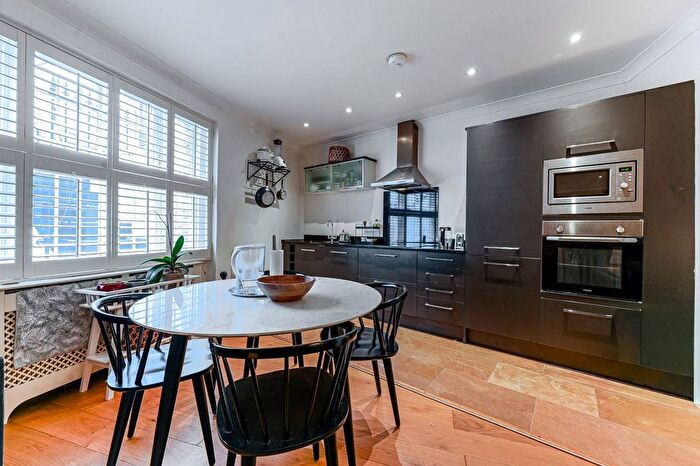 2 Bedroom Flat For Sale In Eardley Crescent, Earls Court, London, SW5