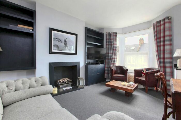 2 Bedroom Flat To Rent In Ravenslea Road, Balham, London, SW12