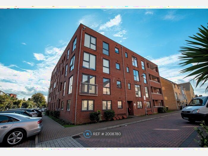 2 Bedroom Flat To Rent In Draper Close, Grays, RM20