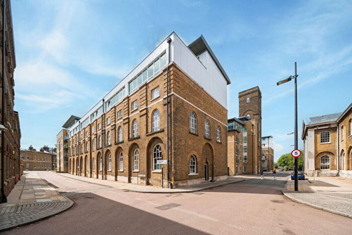 2 Bedroom Duplex For Sale In Hopton Road, Woolwich, London, SE18