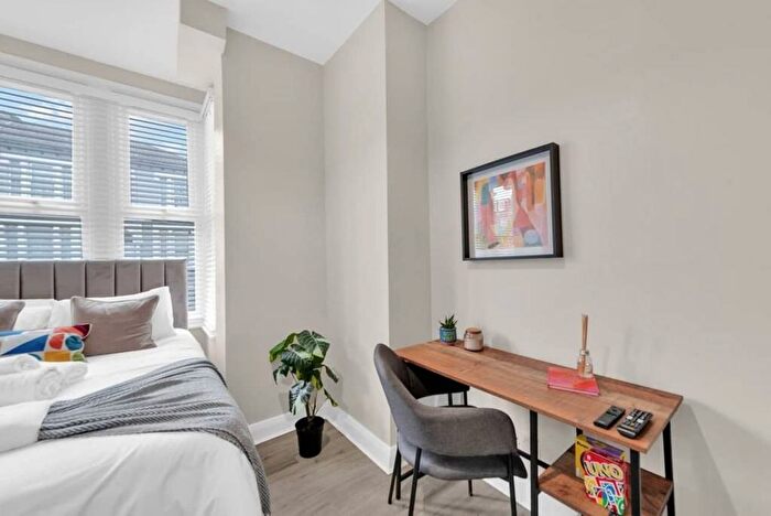1 Bedroom Studio To Rent In Wightman Road, Haringey, London, N8