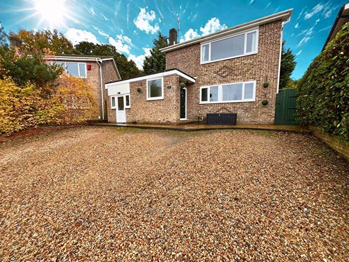 5 Bedroom Detached House For Sale In Abbey Close, Newbury, RG14