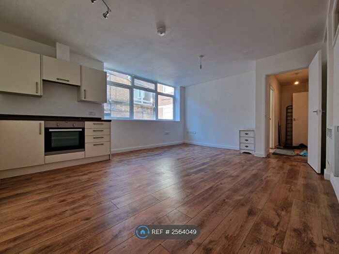 2 Bedroom Flat To Rent In Mae Apartments, Nuneaton, CV11