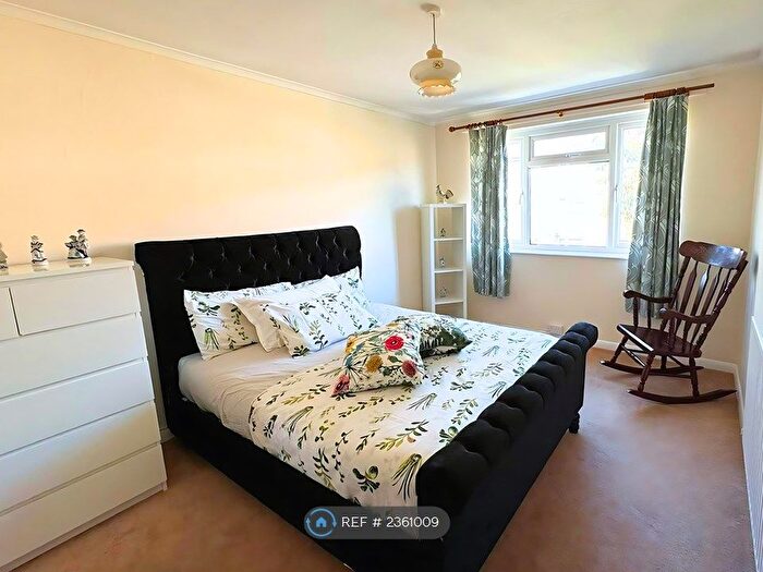 2 Bedroom Flat To Rent In Verona Drive, London, KT6