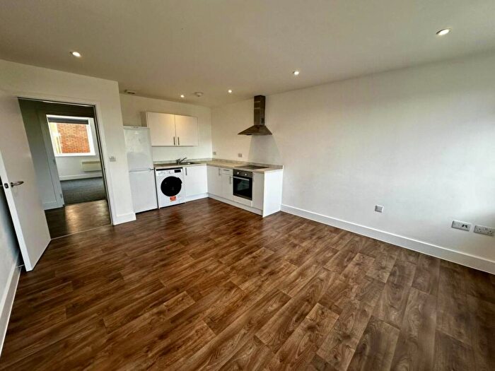 2 Bedroom Flat To Rent In Crown Apartments Banbury, OX16