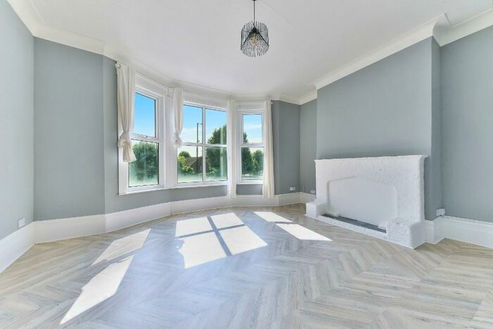 3 Bedroom Flat To Rent In Ilderton Road, London, SE16