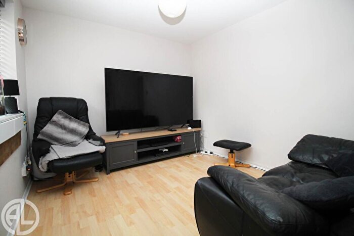 1 Bedroom Apartment For Sale In Chagny Close, Letchworth Garden City, SG6