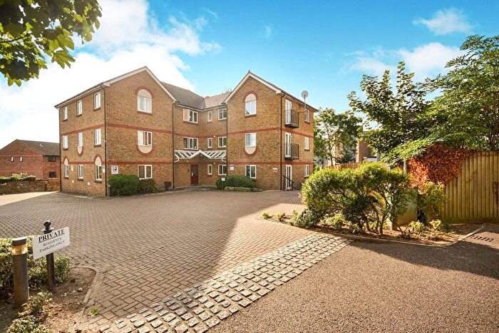 2 Bedroom Flat For Sale In London Road, Maidstone, Kent, ME16
