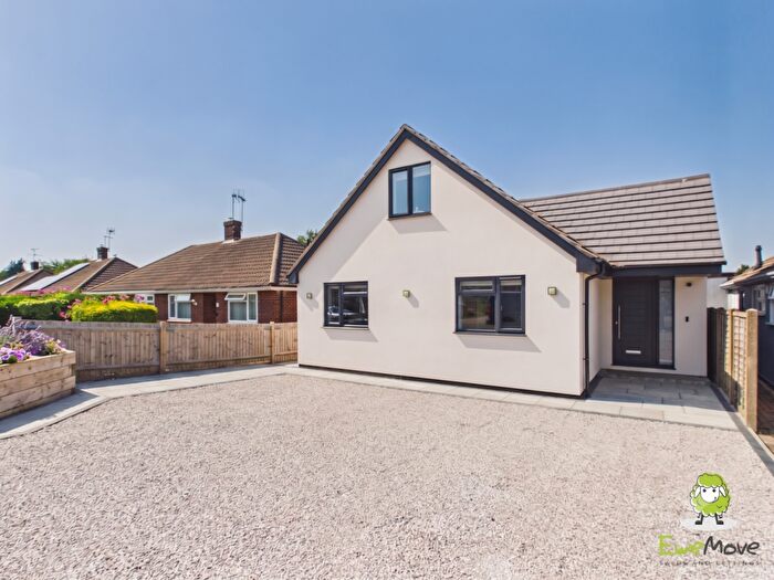 4 Bedroom Detached Bungalow For Sale In Denham Drive, Basingstoke, RG22