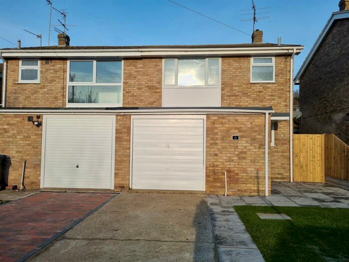 3 Bedroom Semi-Detached House To Rent In St Michaels Place, Canterbury, Canterbury, CT2
