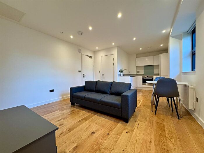 1 Bedroom Flat To Rent In Rockingham Road, Uxbridge, UB8