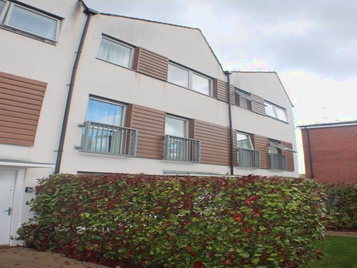 6 Bedroom Property To Rent In Aviation Avenue, Hatfield, Hertfordshire, AL10