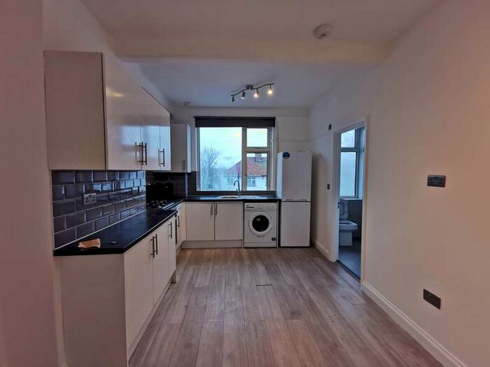 5 Bedroom Flat To Rent In Harrow Road, Wembley, HA0