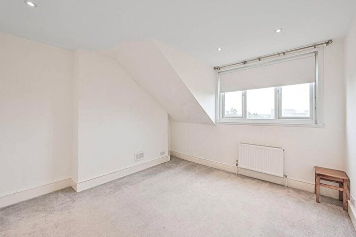 1 Bedroom Flat To Rent In Connaught Road, Harlesden, London, NW10