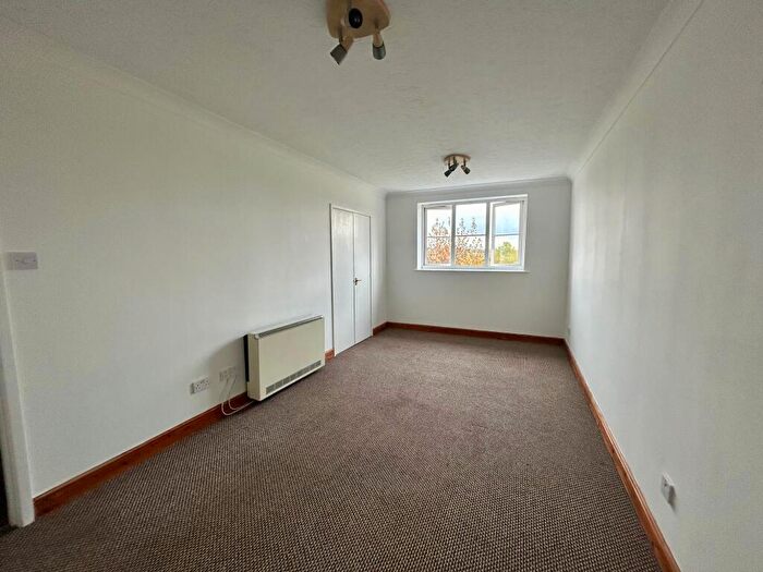 2 Bedroom Flat To Rent In Tudor Close, Sutton Coldfield, B73