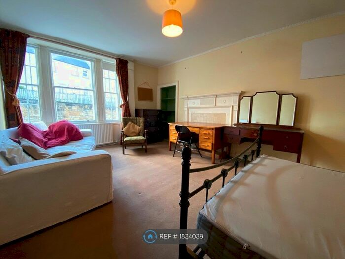 2 Bedroom Flat To Rent In Lower, Stirling, FK8