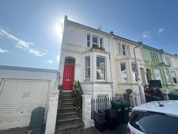 2 Bedroom Apartment For Sale In Warleigh Road, Brighton, BN1