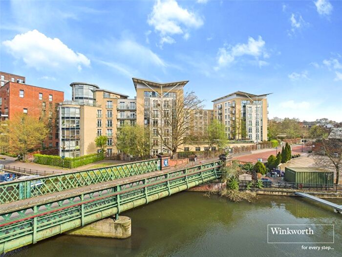 2 Bedroom Flat To Rent In The Meridian, Kenavon Drive, Reading, Berkshire, RG1