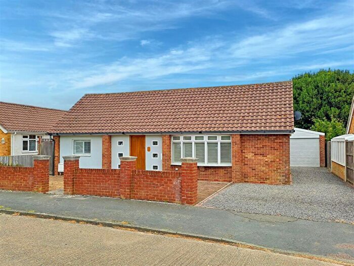 2 Bedroom Detached Bungalow For Sale In Vermont Way, East Preston, BN16